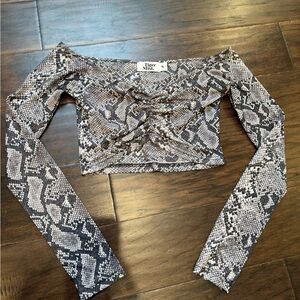 Tiger Mist Snake Print Off-Shoulder Crop Top - Black & Gray